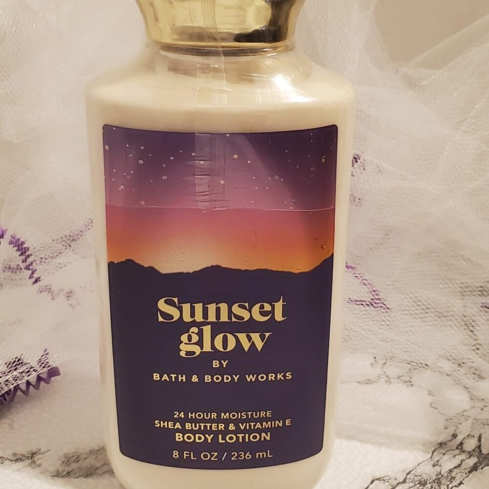 Bath & Body Works Sunset Glow Body Lotion – Warm Coconut Cherry Scent – 8oz